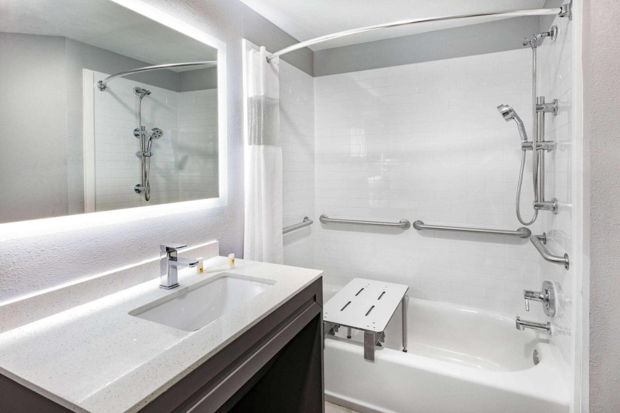La Quinta Inn & Suites By Wyndham Ardmore Buitenkant foto