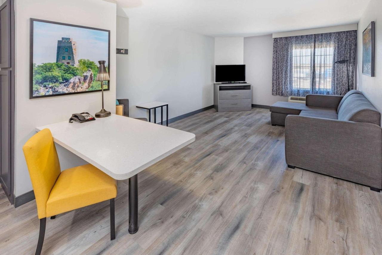 La Quinta Inn & Suites By Wyndham Ardmore Buitenkant foto